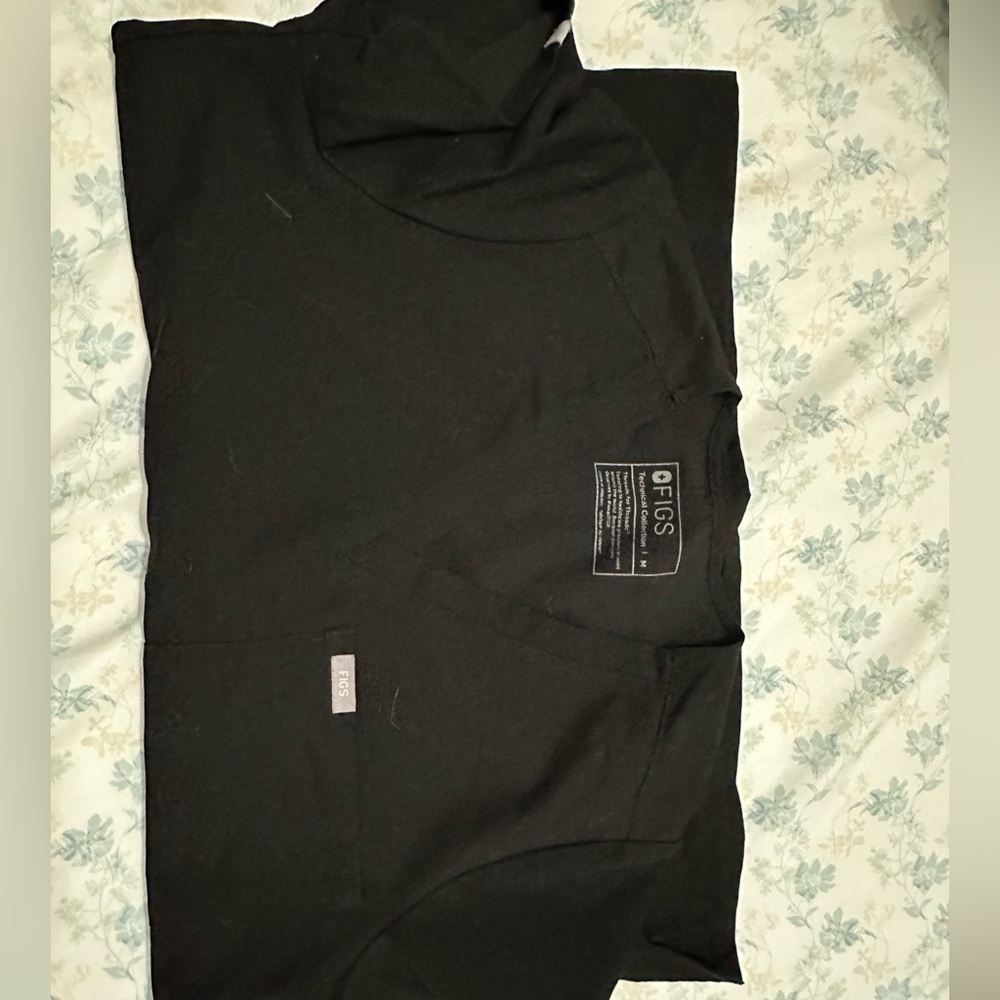 Black figs one pocket scrub top size M